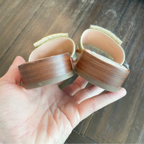 Kate Spade Brie Gold Metallic Leather Fringe Sandal with Chainlink NWOB Sz 6.5 - Picture 9 of 12